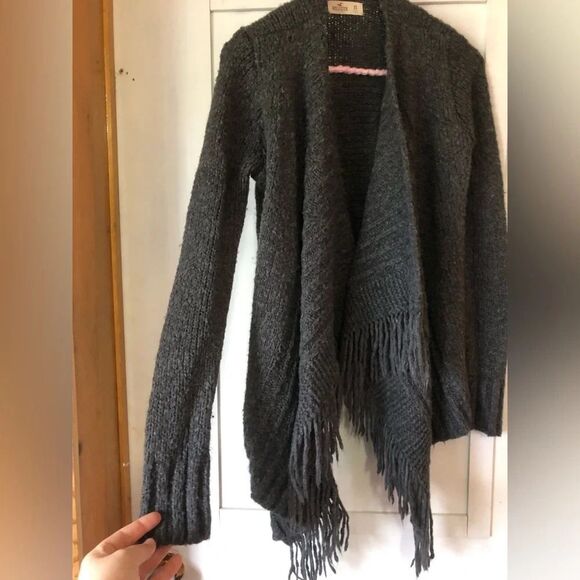 ☸️ Hollister | Tassel Knit Asymmetric Wool Shrug - Picture 3 of 6